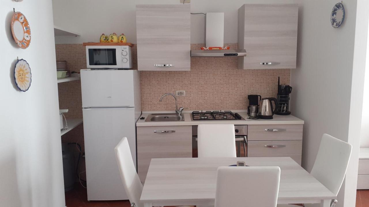 B&B La Marchesa Sant' Anastasia Bagian luar foto